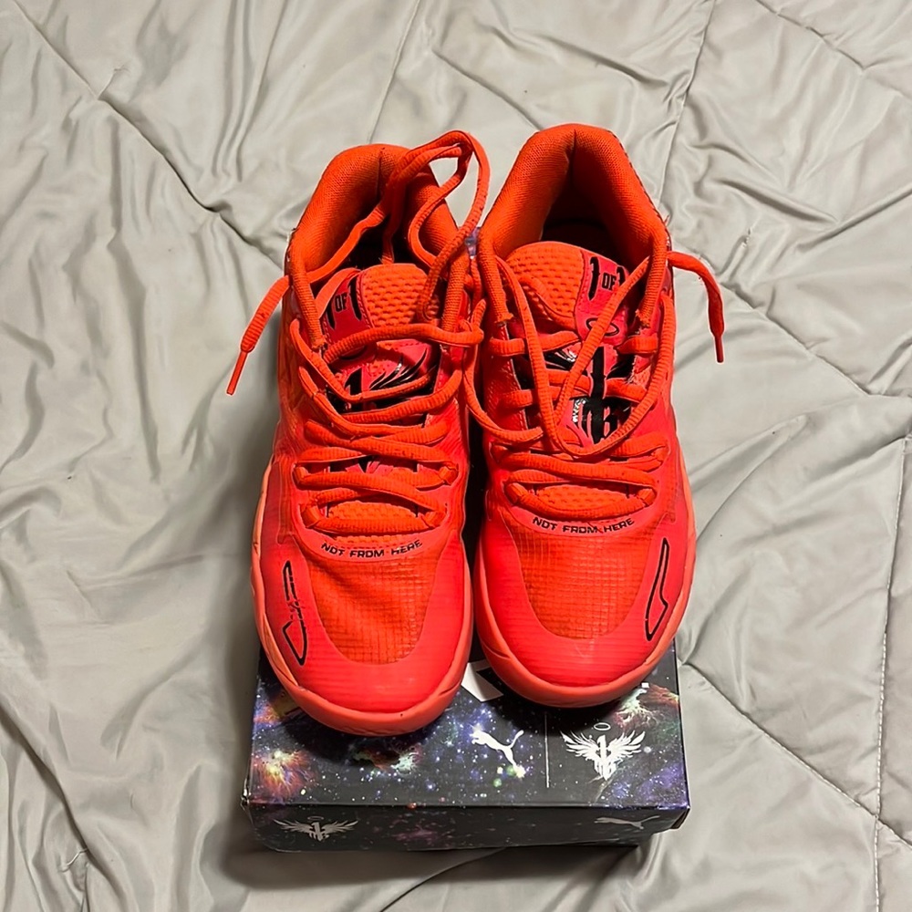 BOYS MB1 JR ‘Red Blast’ Basketball Shoes (Size 7)